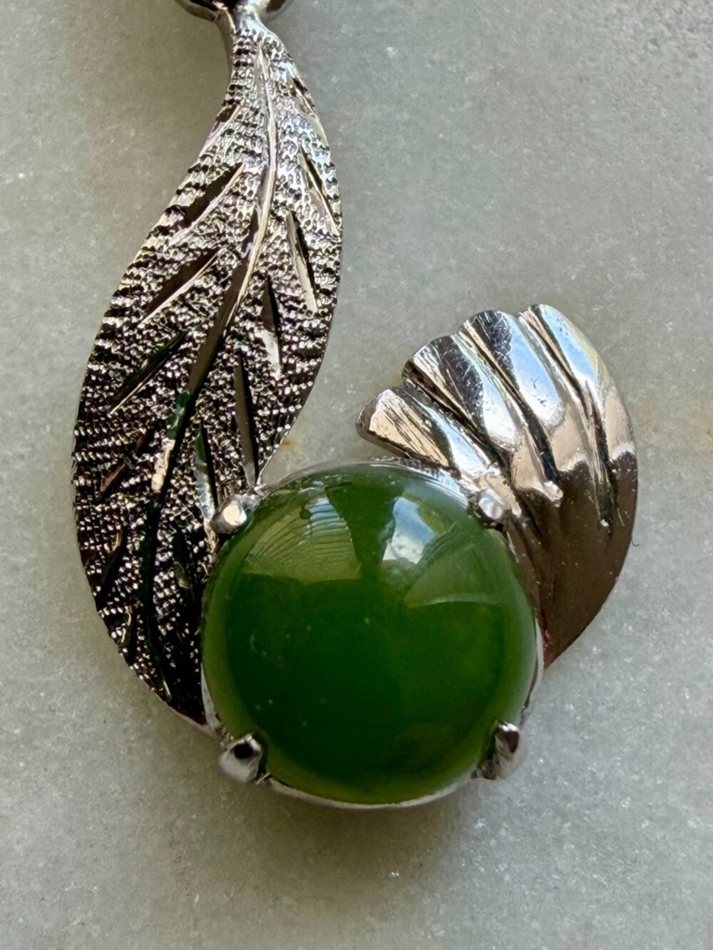 18K White Gold Pendant with Green Stone